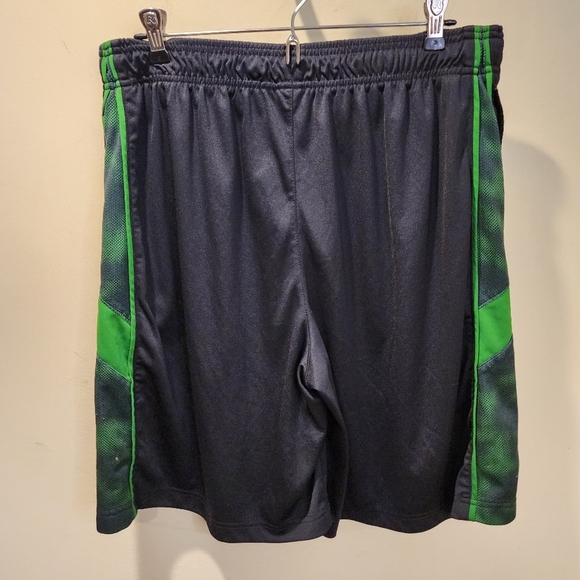 XERSION Black and Green Mens Athletic Short Size XL - Picture 8 of 11